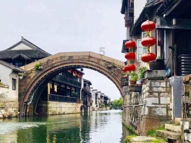 逃离阴森的岛屿